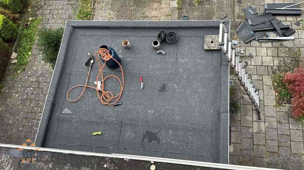 Plat dak met nieuwe bitumen bedekking in Epe Plat dak met nieuwe bitumen bedekking in Epe