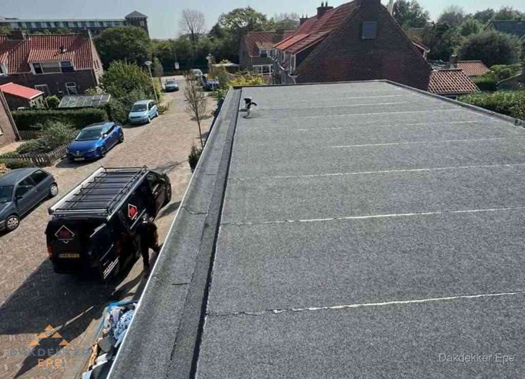 Nieuw bitumen plat dak met uitzicht over landschap in Epe Nieuw bitumen plat dak met uitzicht over landschap in Epe