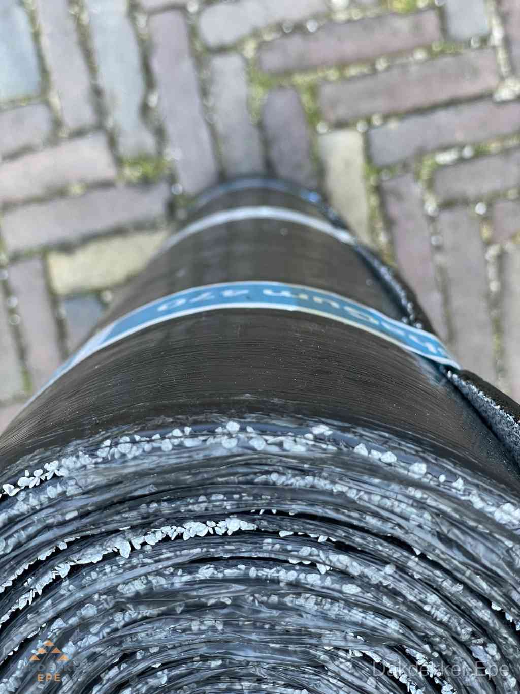 Rol bitumen dakleer met leislag voor plat dak in Epe Rol bitumen dakleer met leislag voor plat dak in Epe